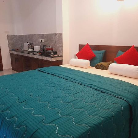 New Sea Lion Guest House Хиккадува Экстерьер фото