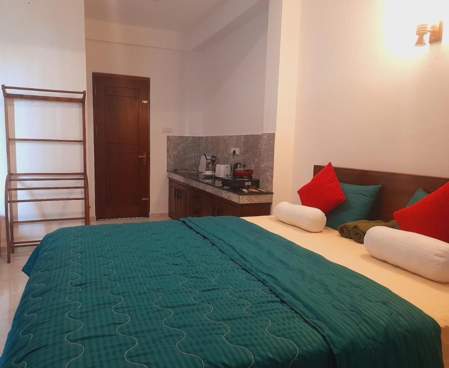New Sea Lion Guest House Хиккадува Экстерьер фото
