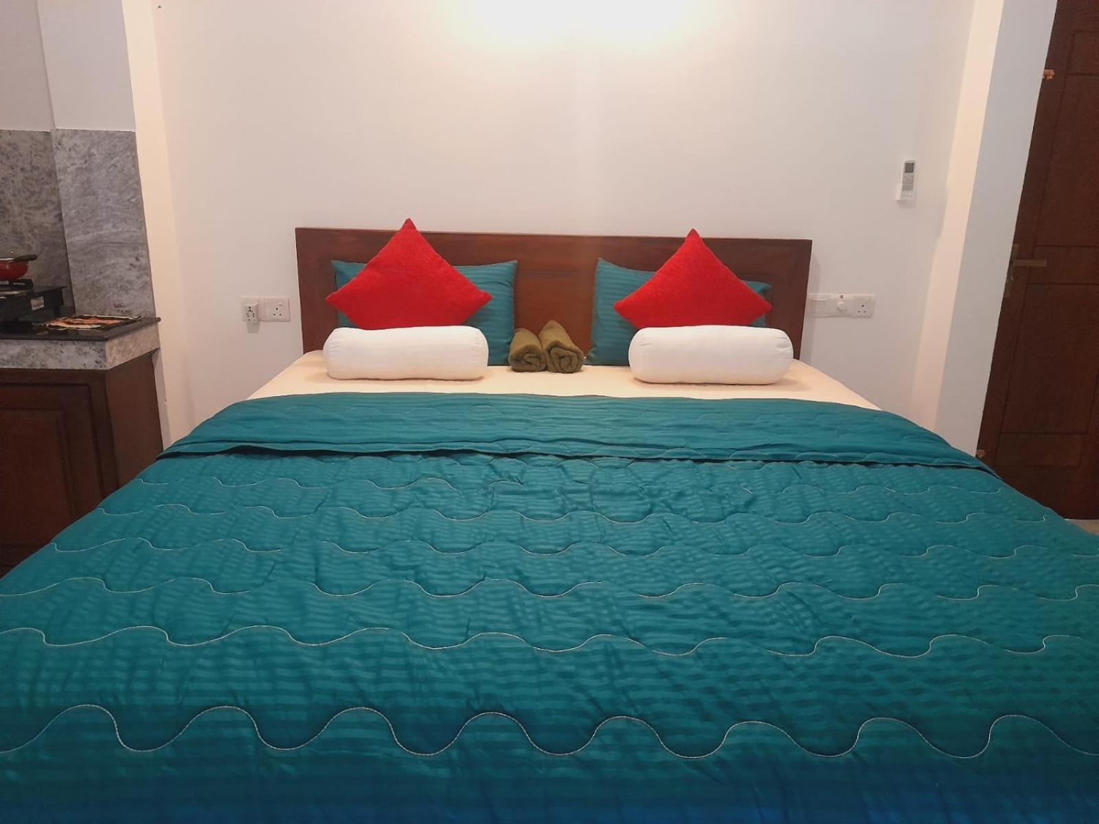 New Sea Lion Guest House Хиккадува Экстерьер фото