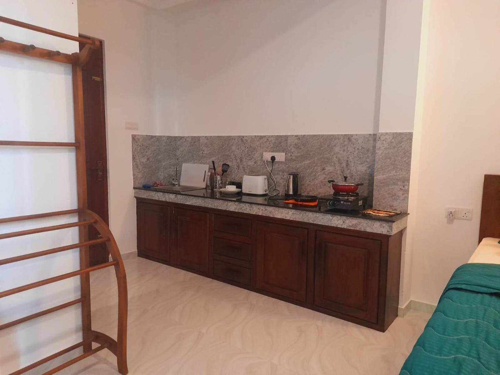 New Sea Lion Guest House Хиккадува Экстерьер фото