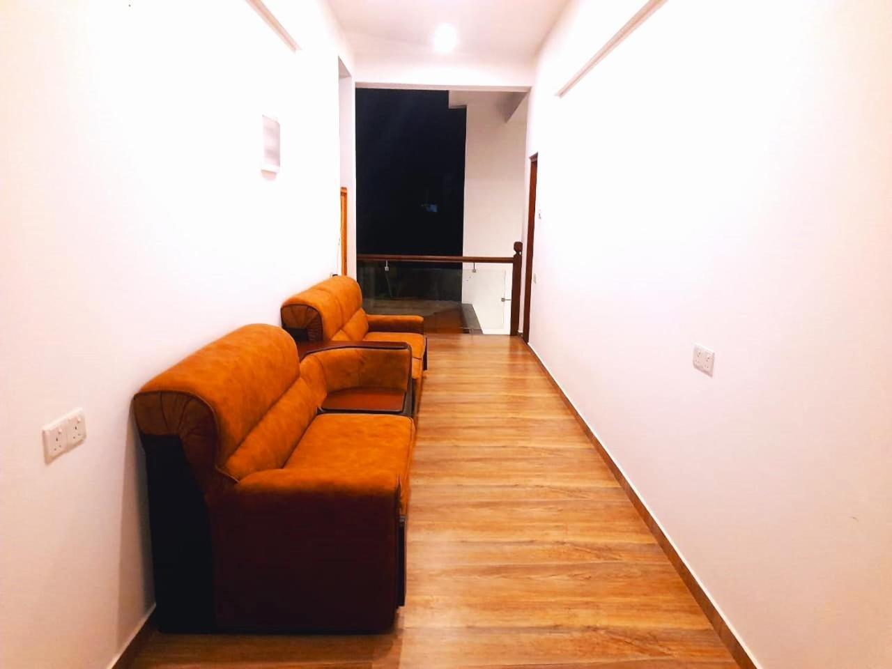 New Sea Lion Guest House Хиккадува Экстерьер фото