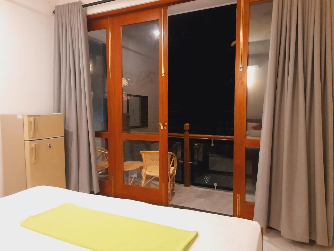 New Sea Lion Guest House Хиккадува Экстерьер фото