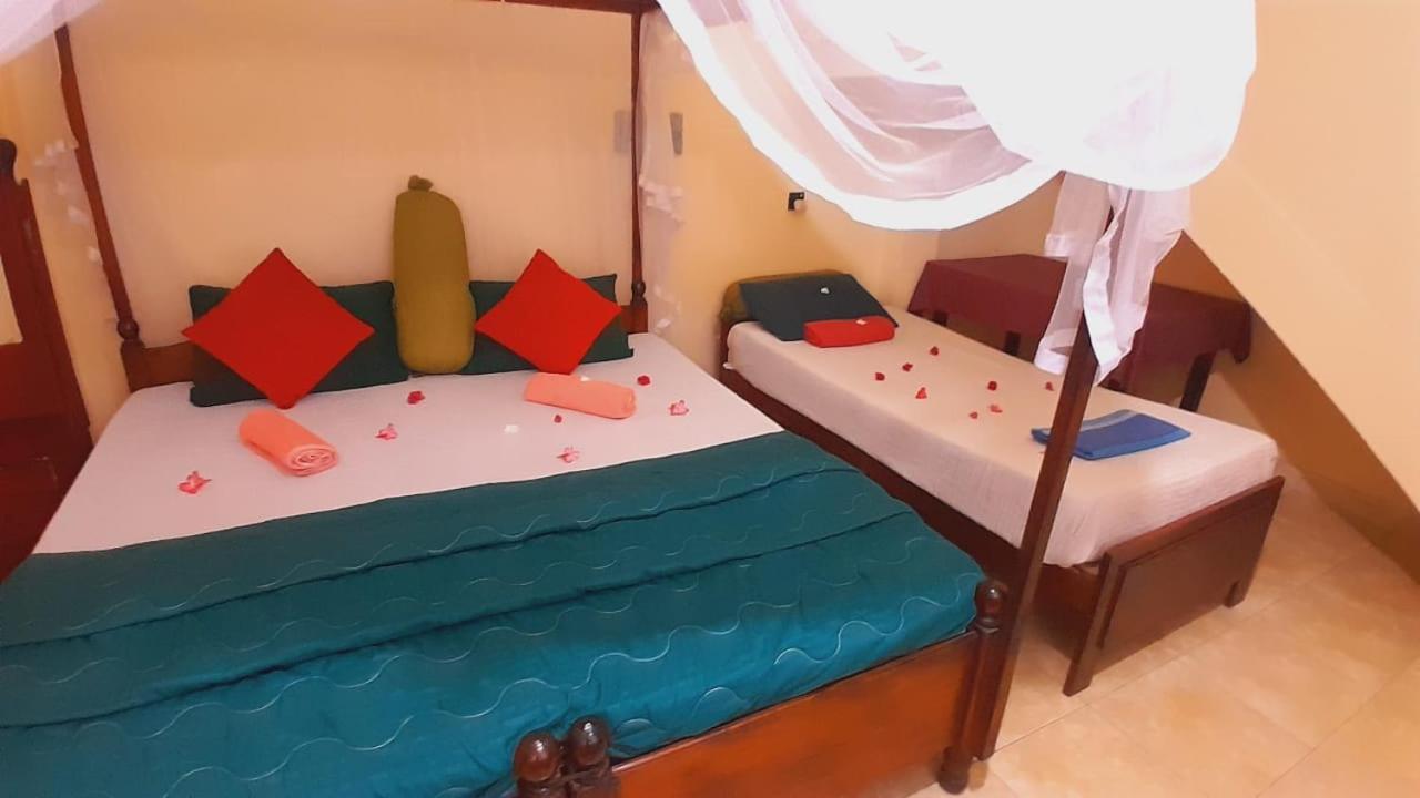 New Sea Lion Guest House Хиккадува Экстерьер фото