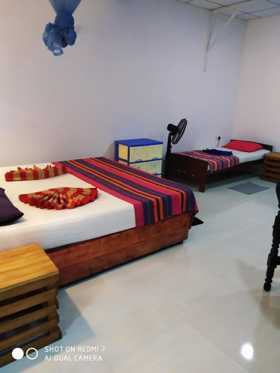 New Sea Lion Guest House Хиккадува Экстерьер фото