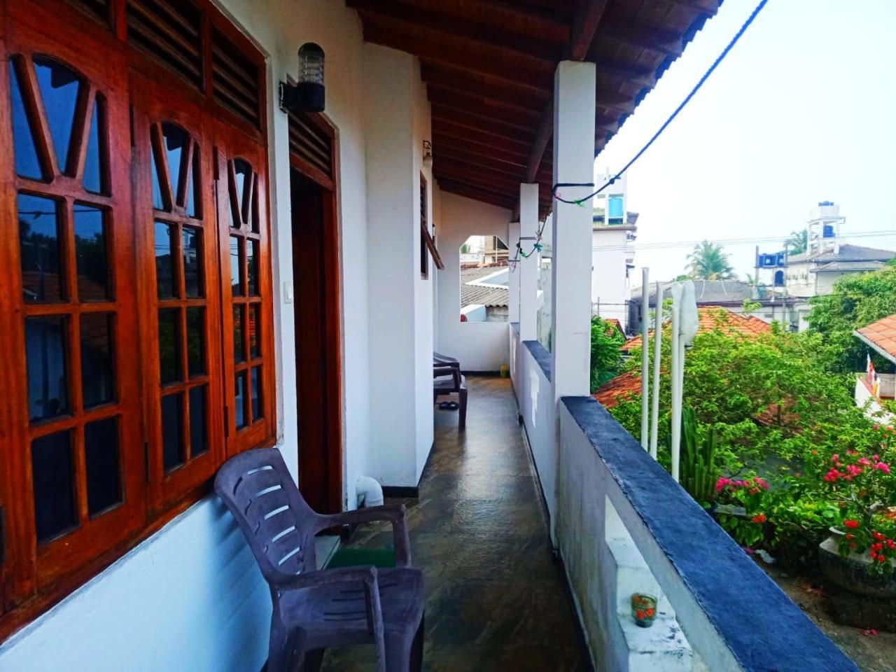 New Sea Lion Guest House Хиккадува Экстерьер фото