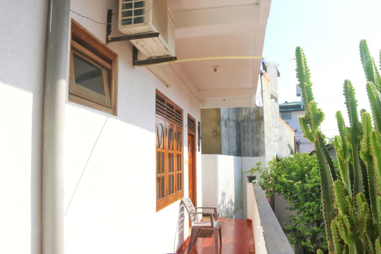 New Sea Lion Guest House Хиккадува Экстерьер фото