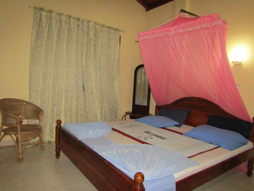 New Sea Lion Guest House Хиккадува Экстерьер фото